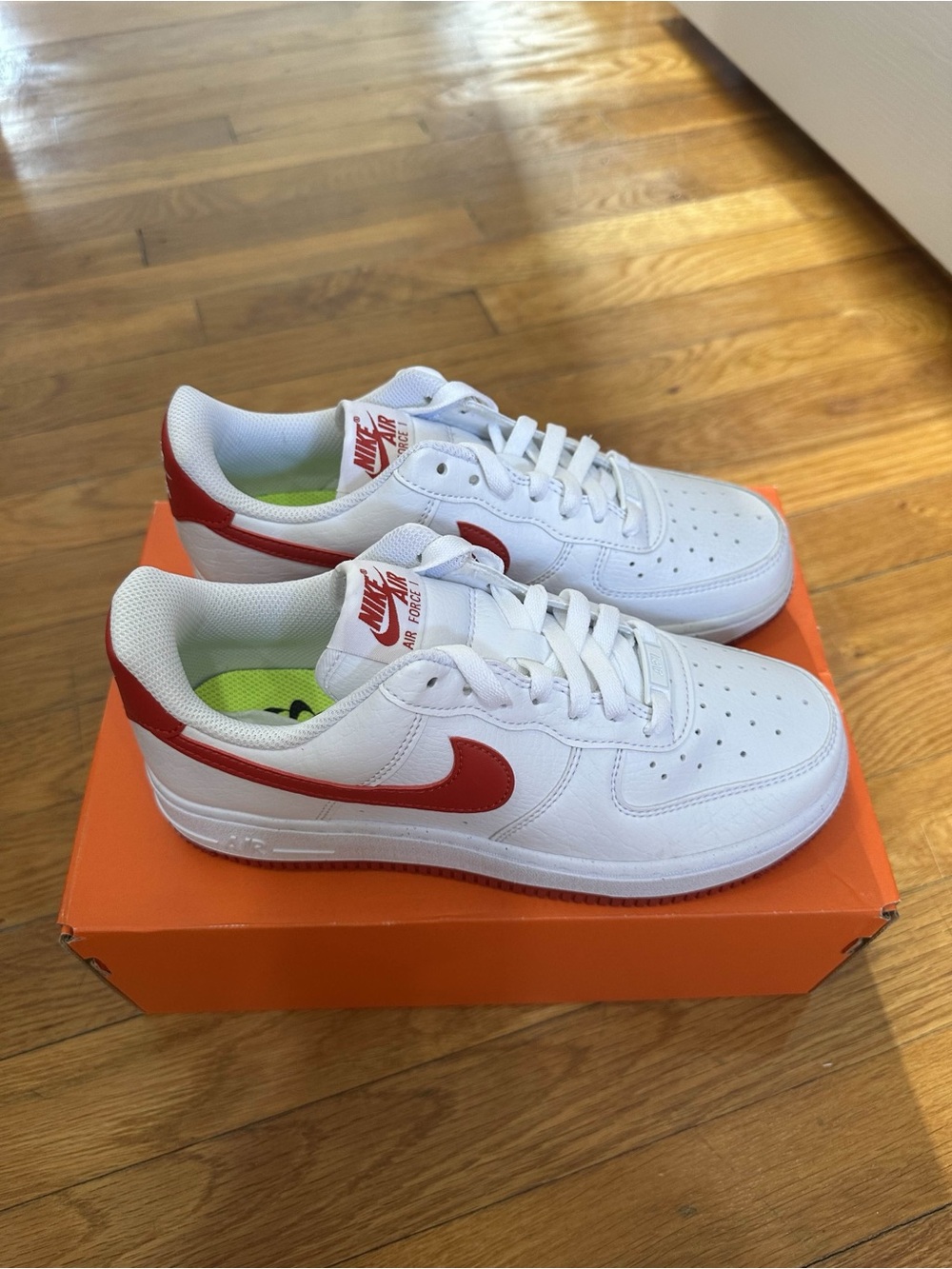 * Used* Air Force 1 Low Women WhiteRed (DV3808-105)Size6W *Damaged Original Box*